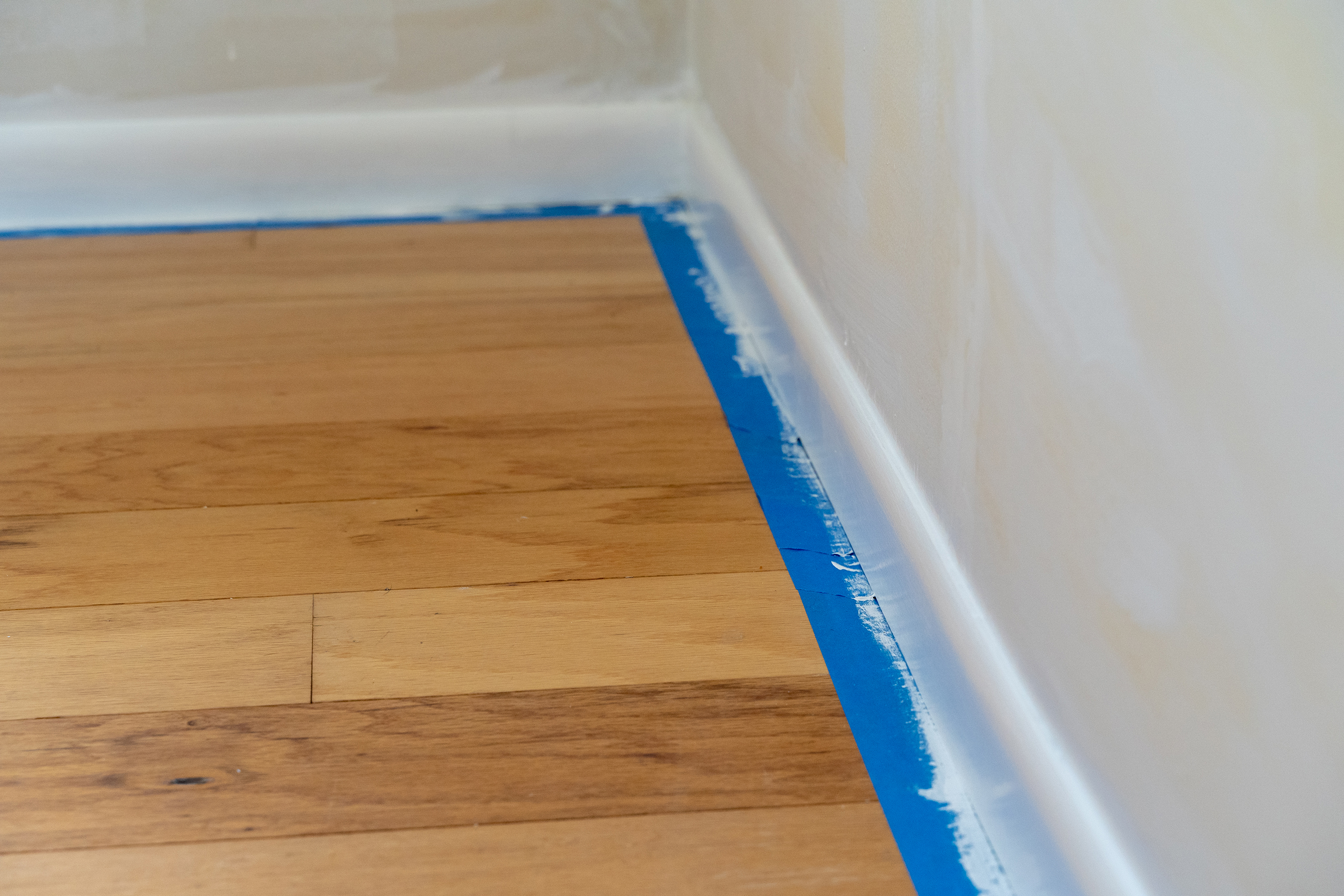 How to Get Paint off Vinyl Floors